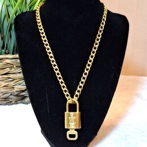 LV Lock w/Chain #302